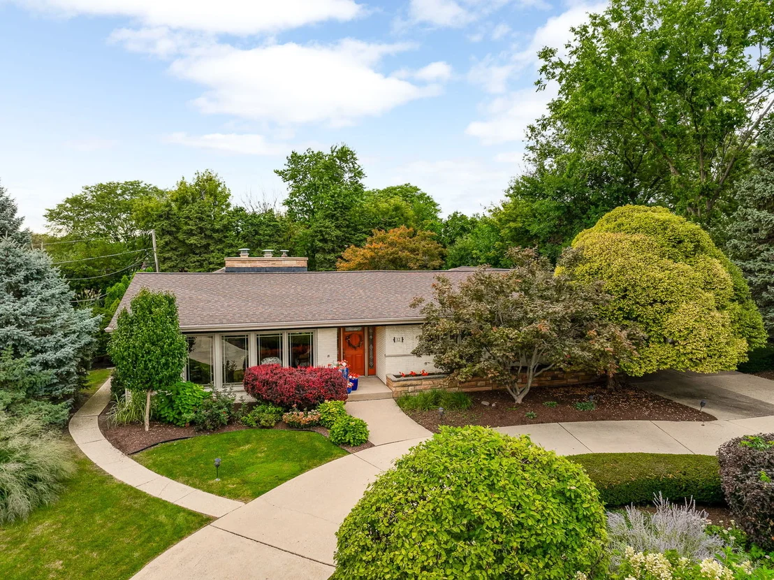 Photo of 12 Meadowood Drive