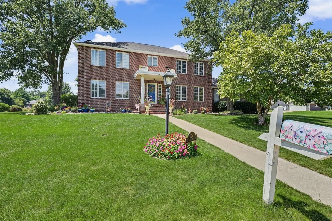 Photo of 324 N Chaucer Boulevard