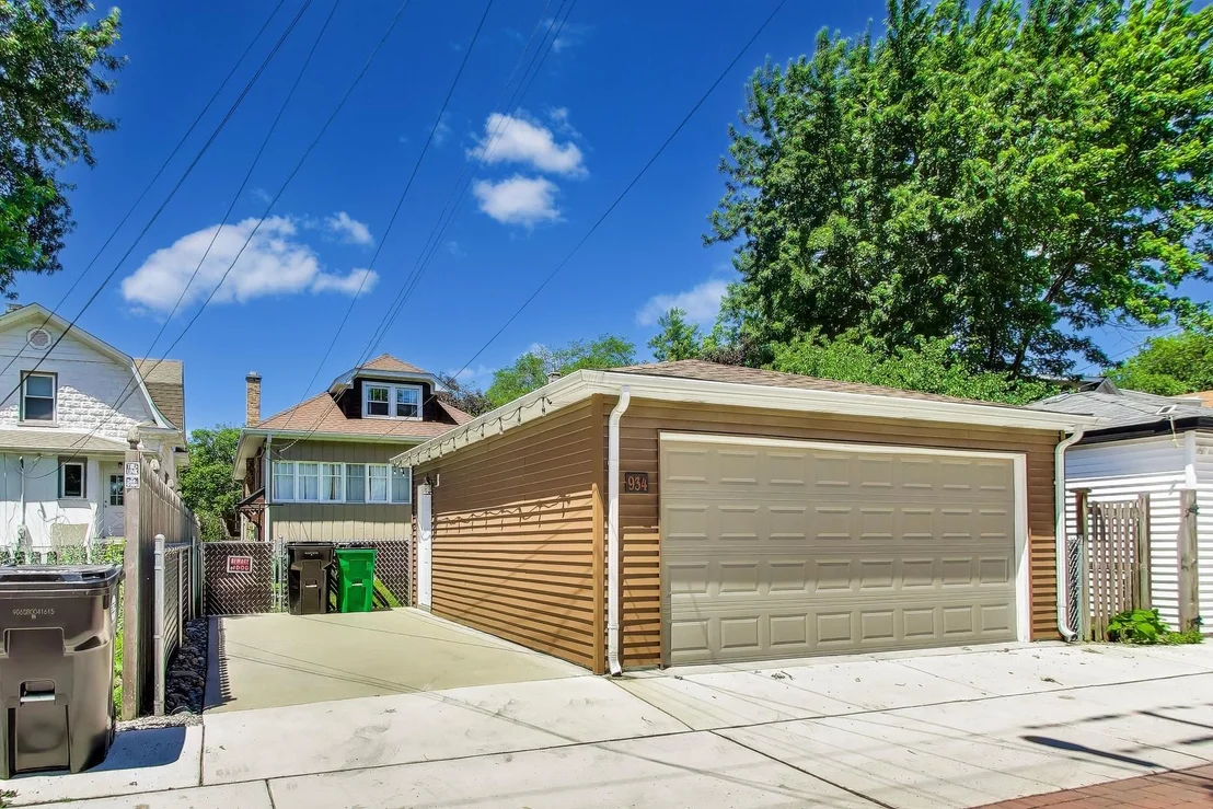 Photo of 934 Circle Avenue