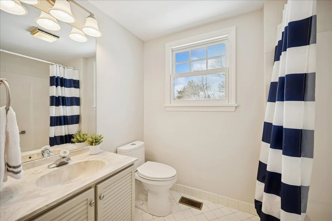 Photo of 898 Bridlegate Lane