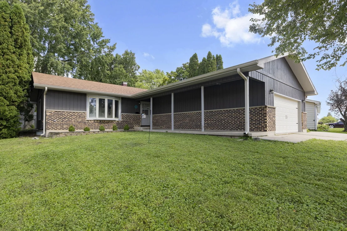 Photo of 824 Royal Drive