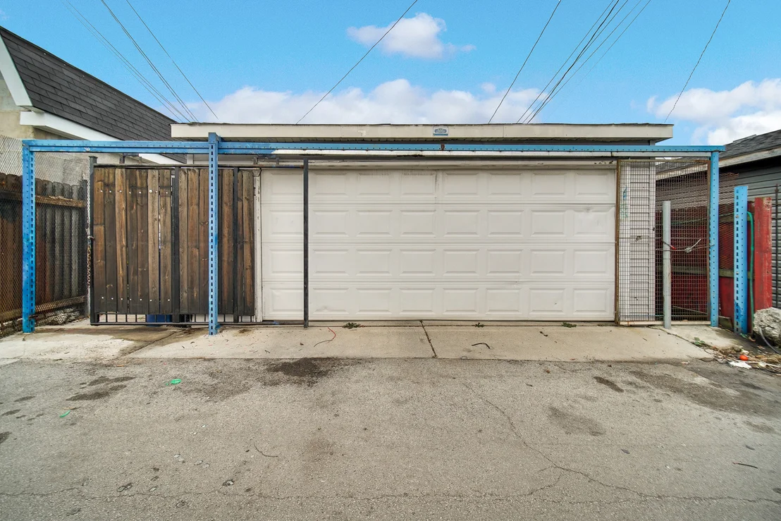 Photo of 924 N PULASKI Avenue