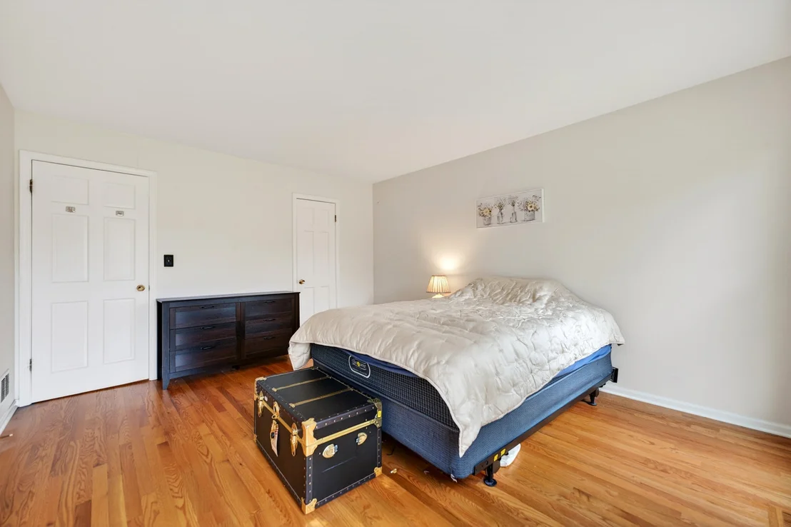 Photo of 1122 Creekside Drive