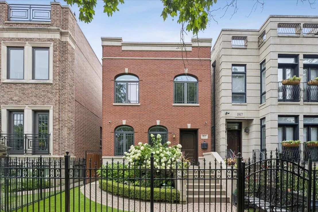 Photo of 1915 W Wolfram Street