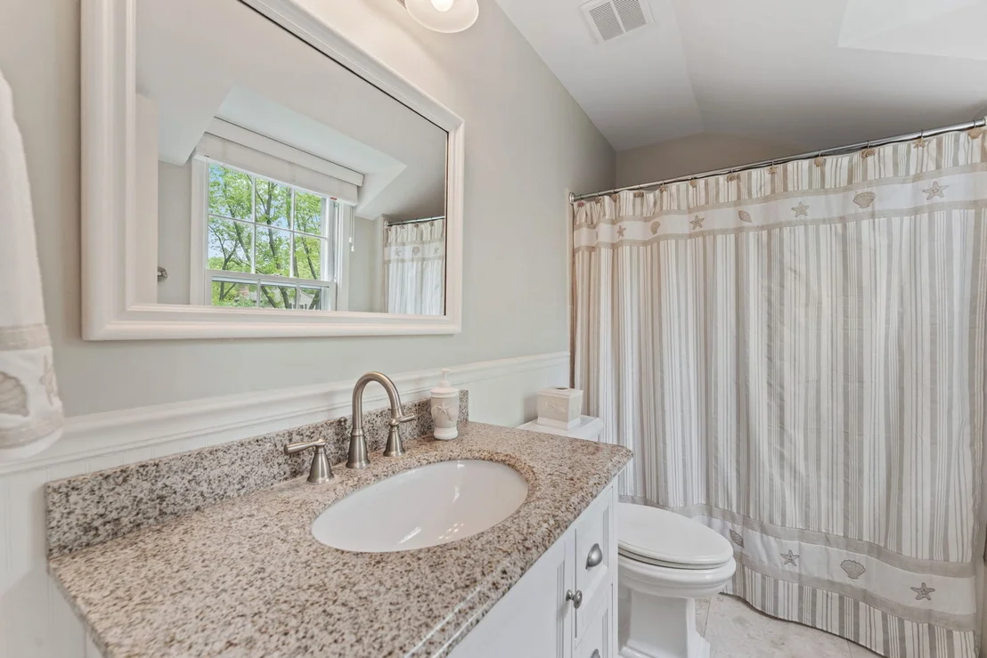 Photo of 635 Oakview Drive