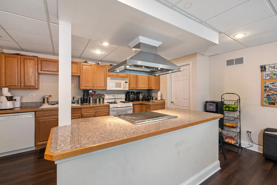 Photo of 768 Brompton Lane