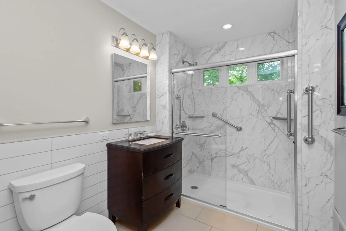 Photo of 807 Surrey Lane