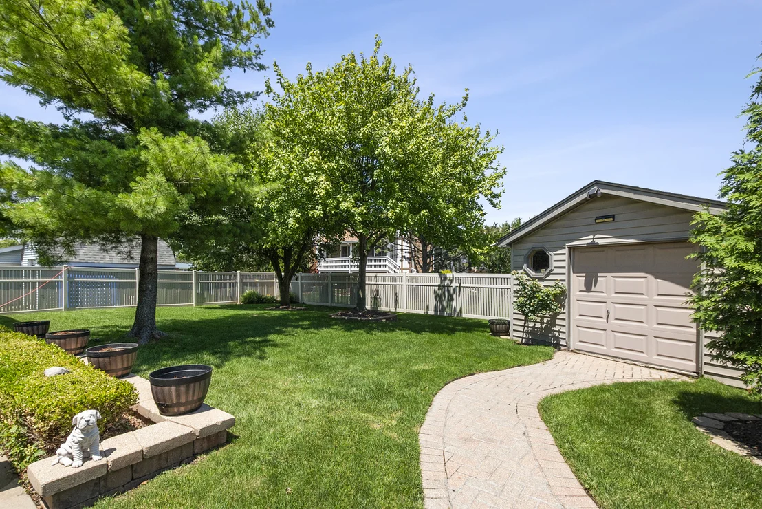 Photo of 9342 Sutton Place