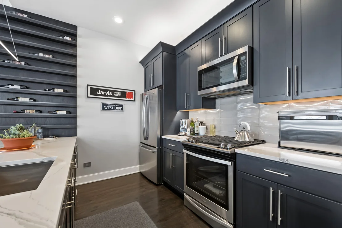 Photo of Unit 2A at 936 W MADISON Street