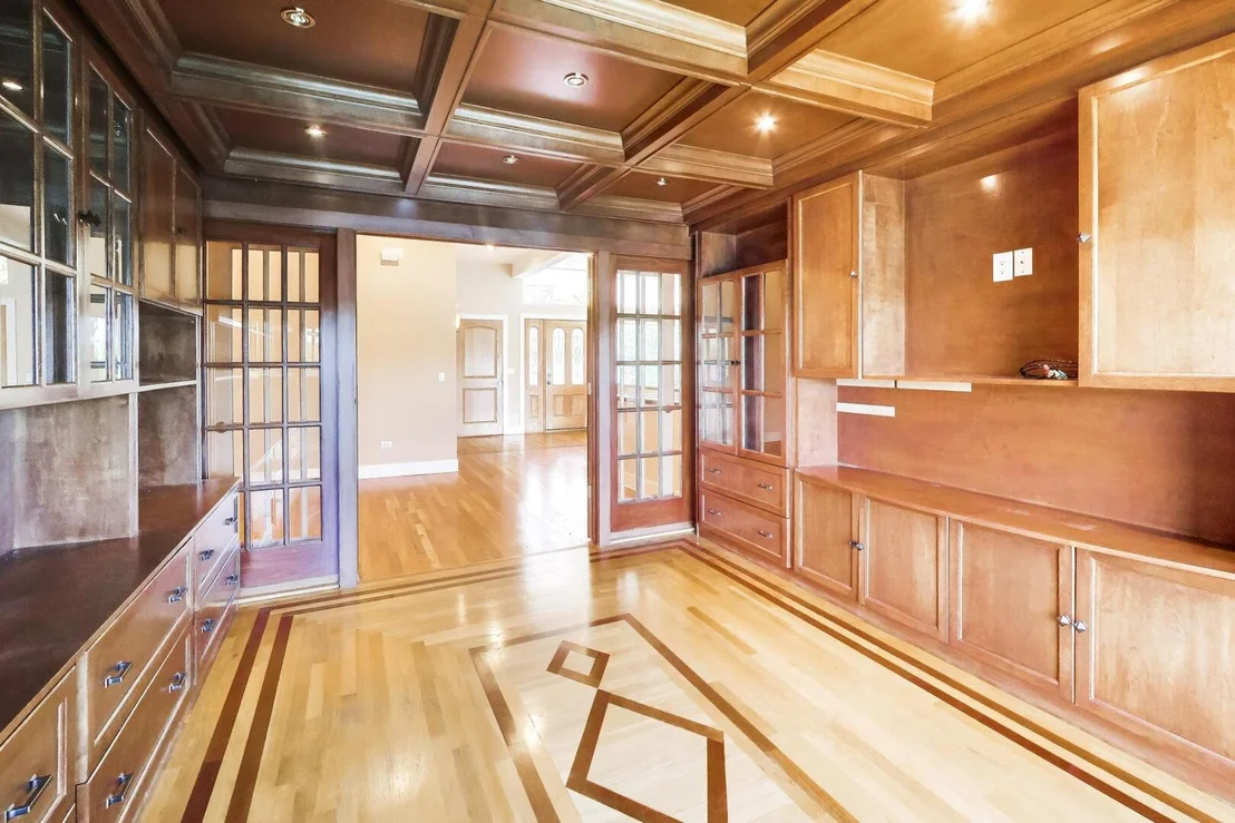 Photo of 2100 Valley Lo Lane