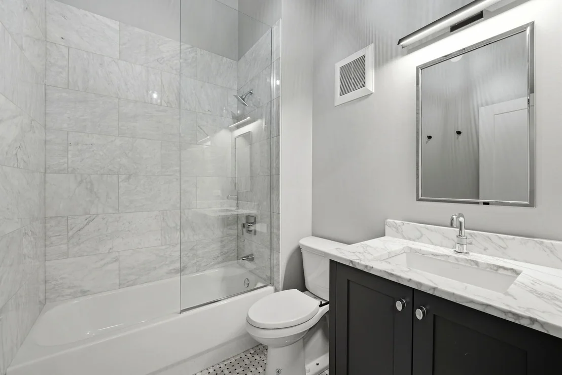 Photo of Unit 406 at 1000 W Washington Boulevard