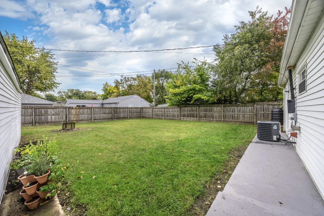 Photo of 2005 Capri Avenue