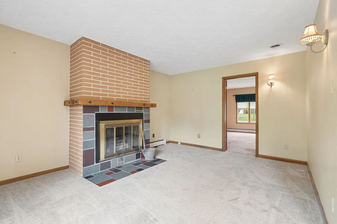 Photo of 1005 Valley Lane