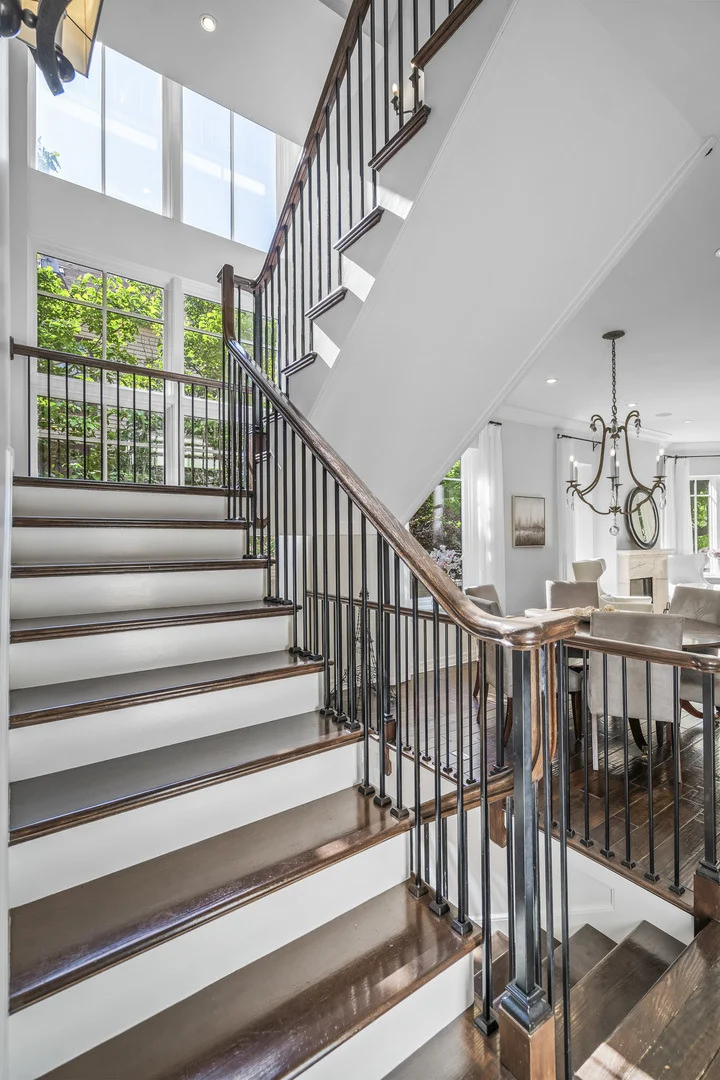 Photo of 1331 W Wolfram Street