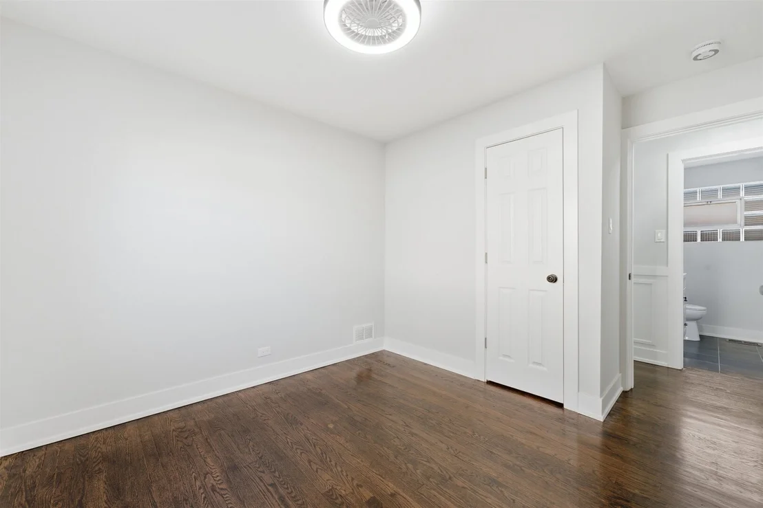 Photo of 657 E 100th Place