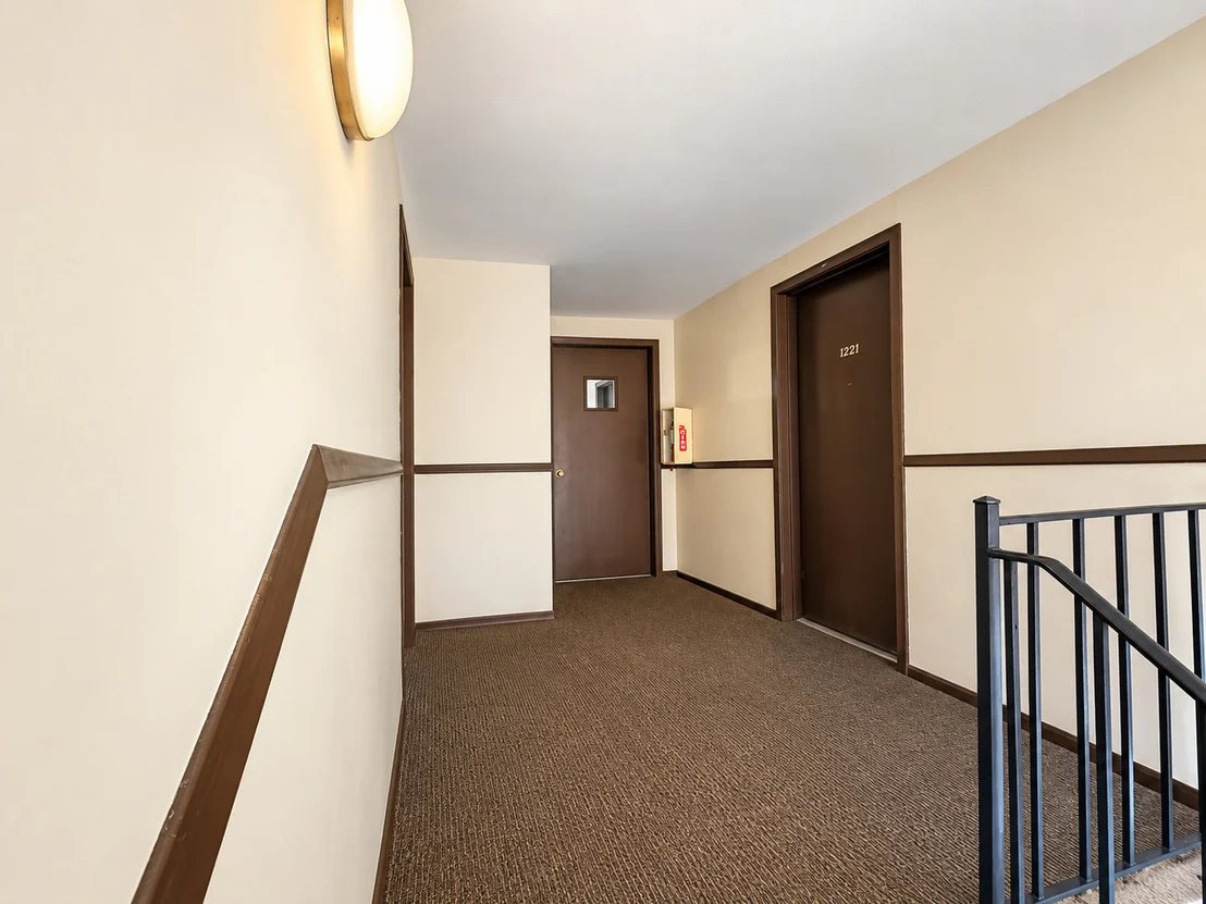 Photo of Unit 1221 at 5237 James Lane