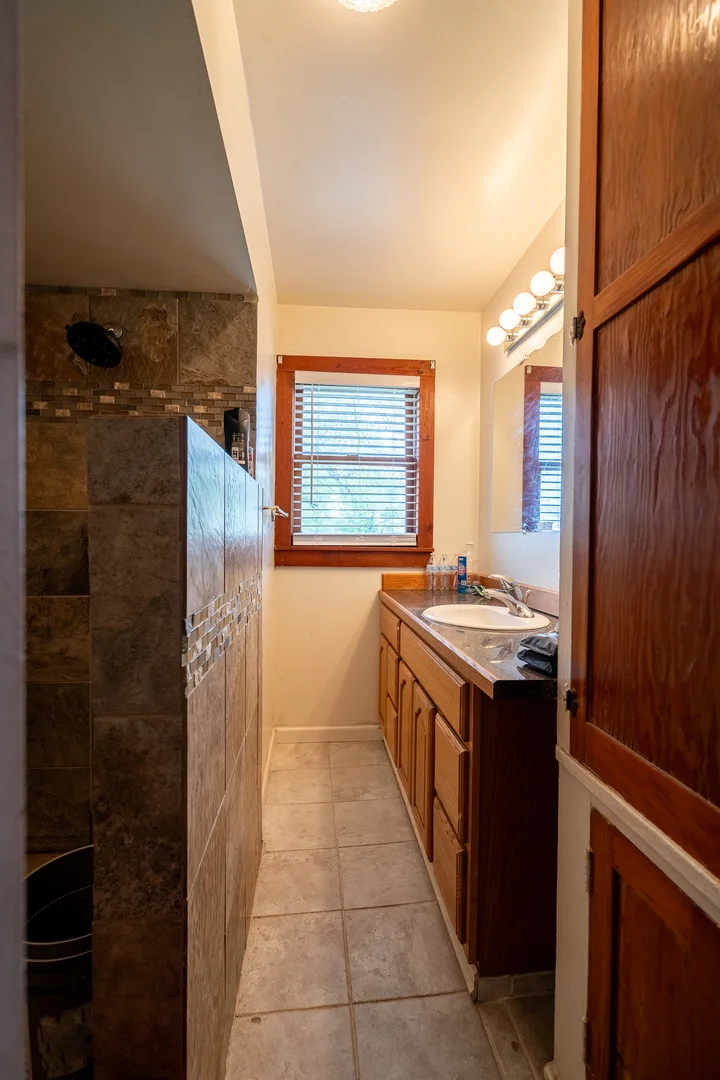 Photo of 1274 Whitney Road