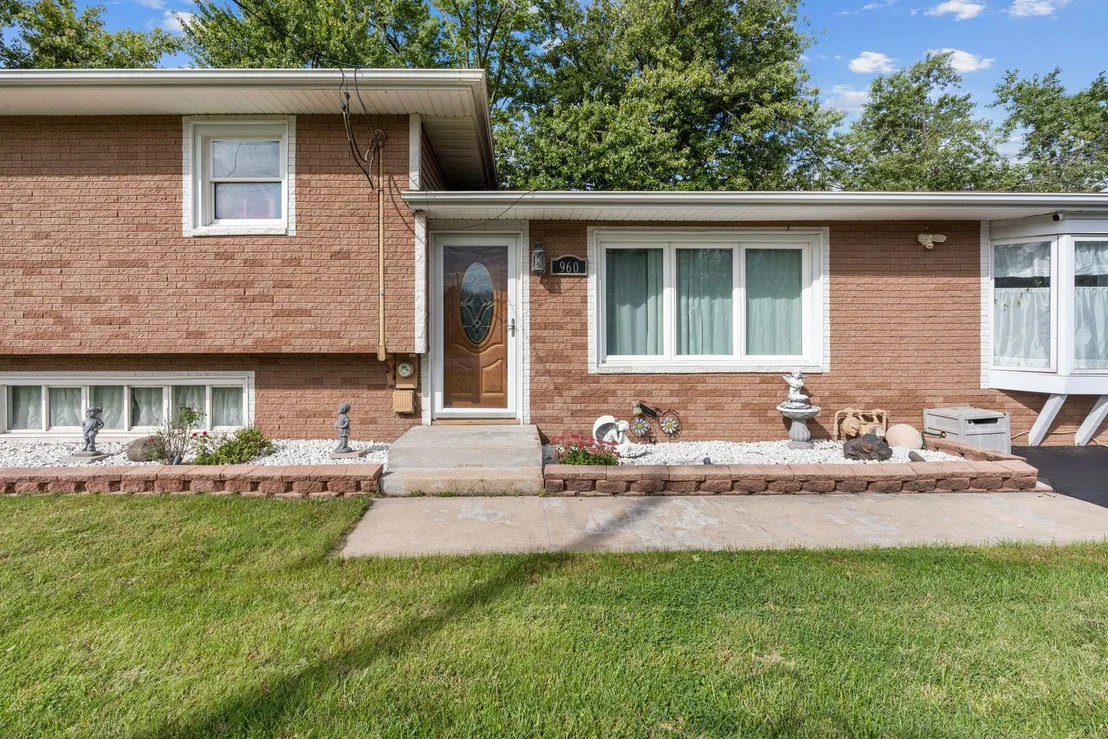 Photo of 960 Becker Lane