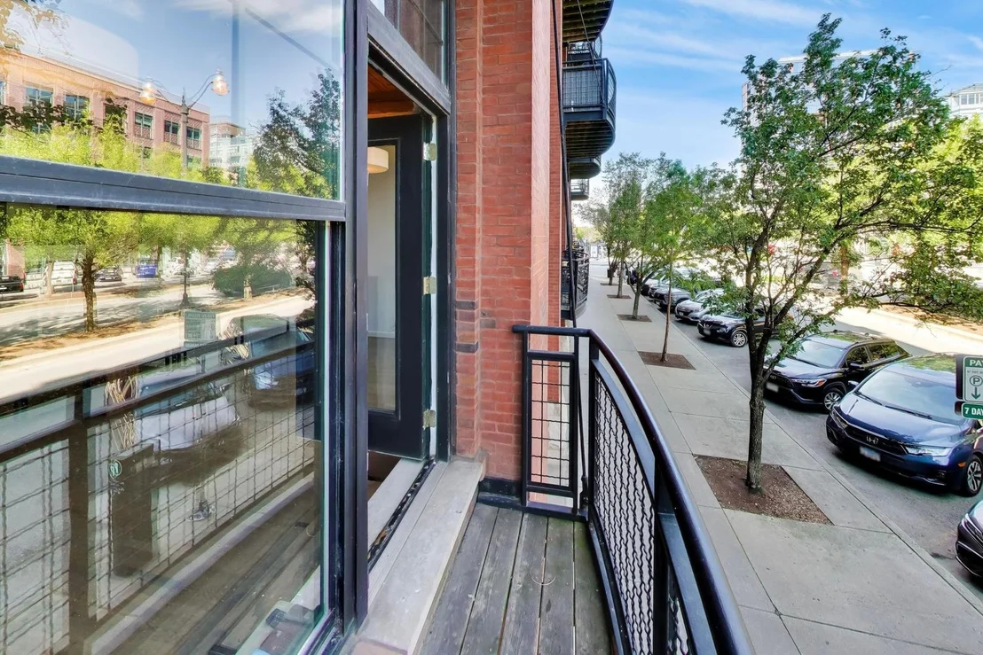 Photo of Unit 141 at 1000 W Washington Boulevard
