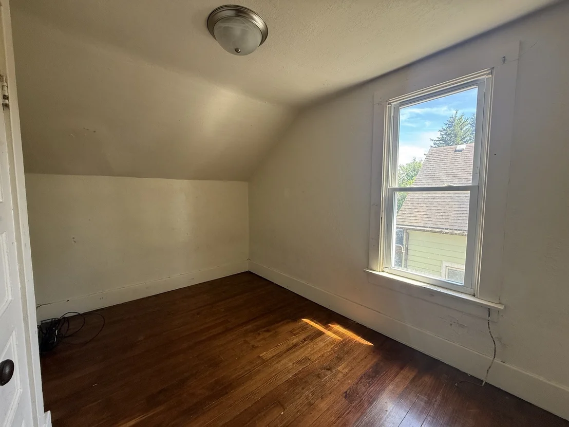 Photo of 1355 S 7th Avenue