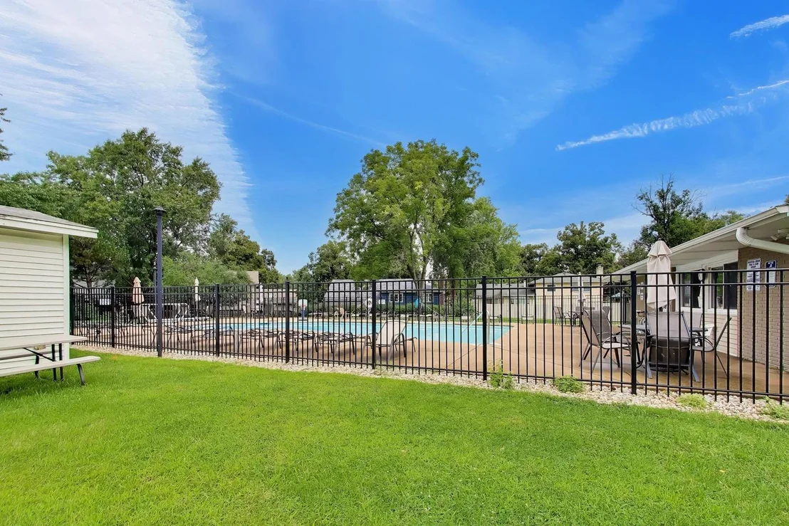 Photo of 2167 Midhurst Road