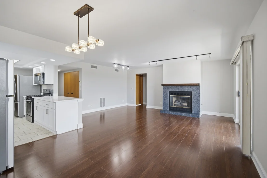 Photo of Unit 708 at 700 Graceland Avenue