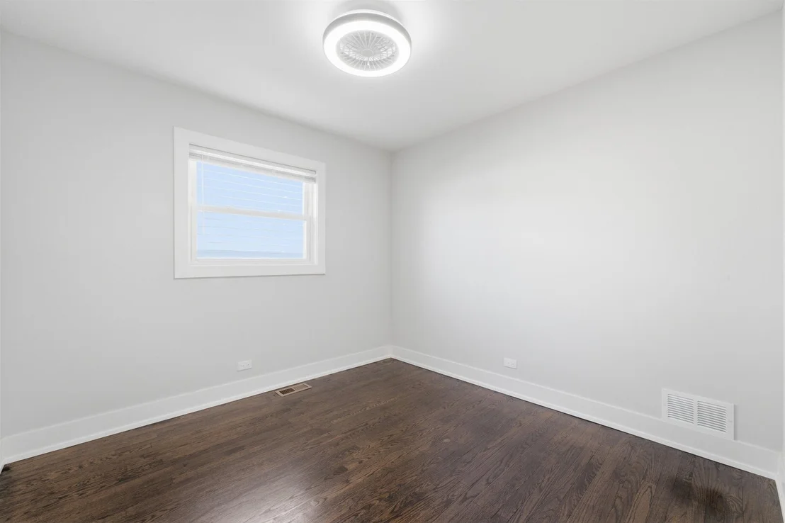 Photo of 657 E 100th Place
