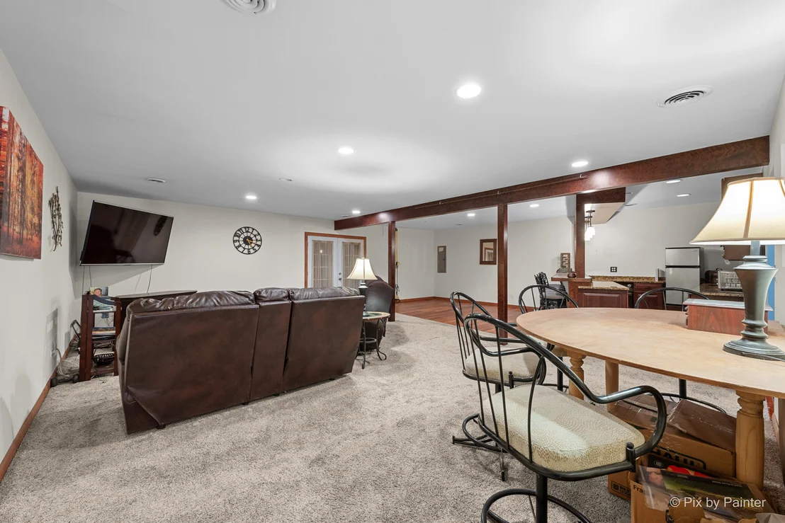 Photo of 1423 N River Road