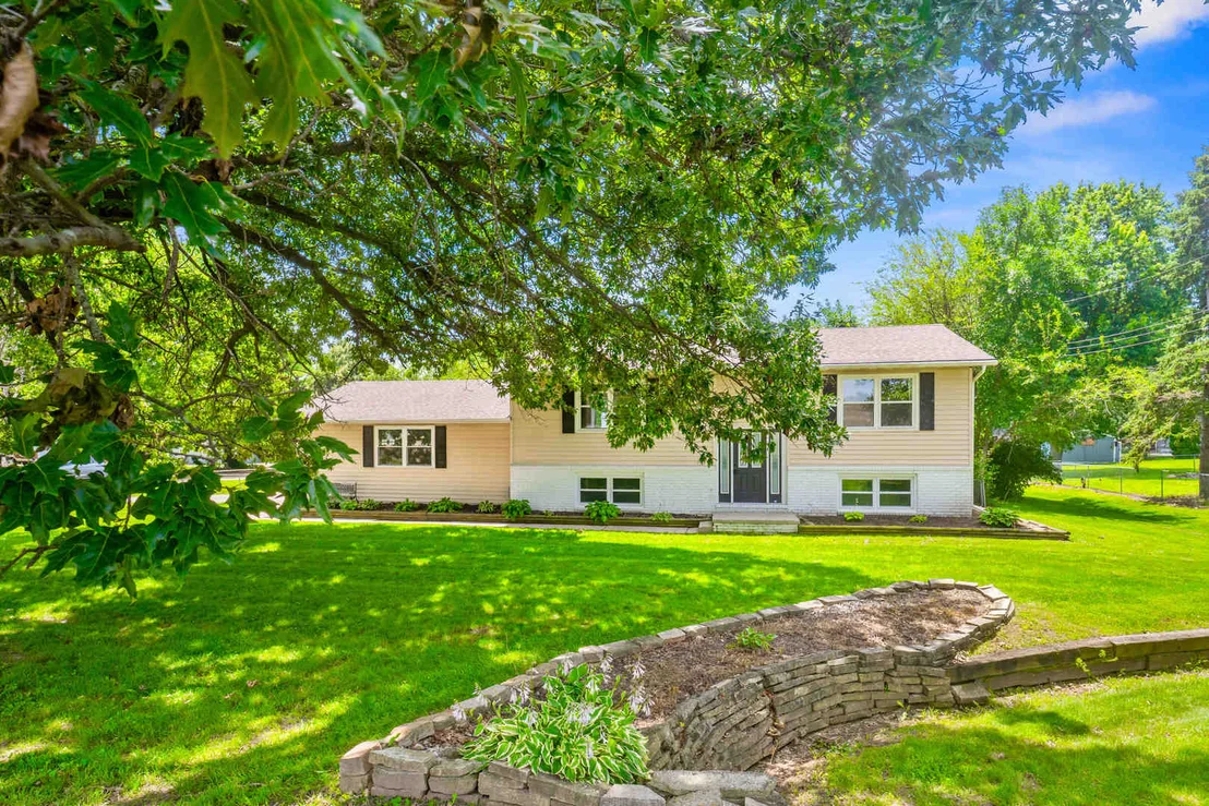 Photo of 8212 Elm Avenue