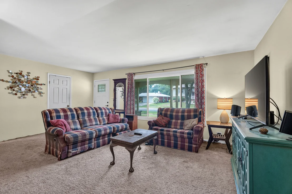 Photo of 140 Tamarack Drive