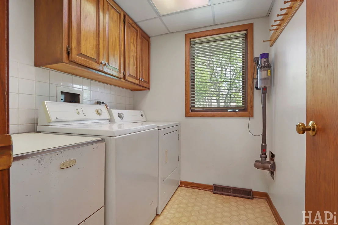 Photo of 840 Queens Lane