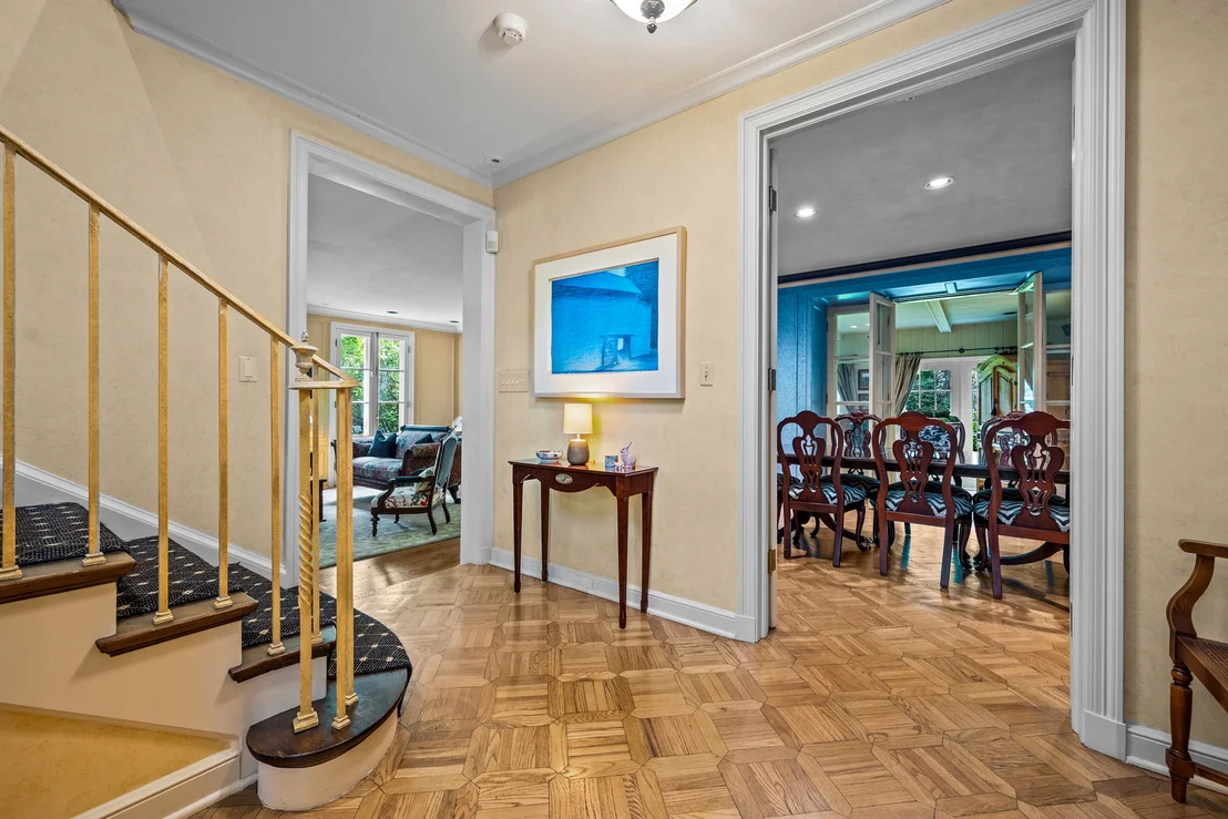 Photo of 908 Elm Place
