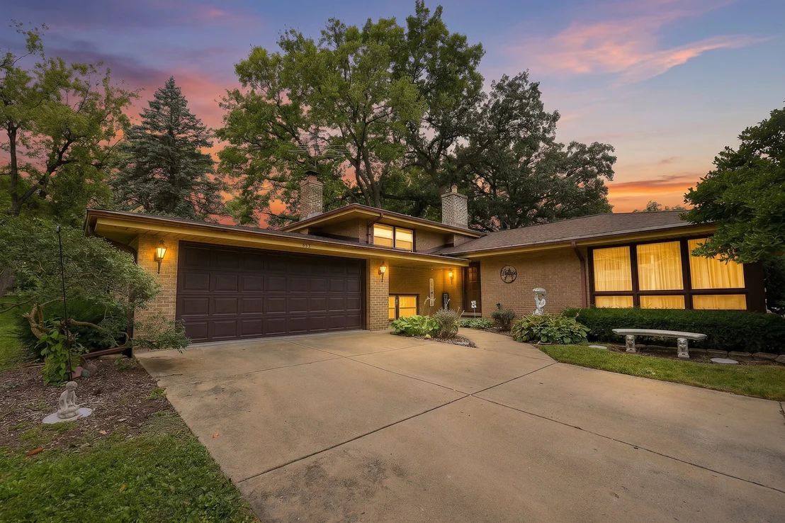 Photo of 853 Edgewater Drive