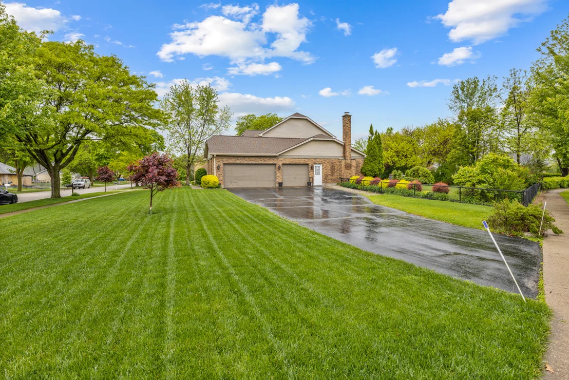 Photo of 1185 surrey Lane