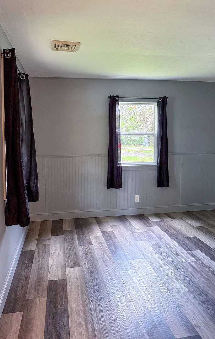 Photo of 1320 Hedge Road