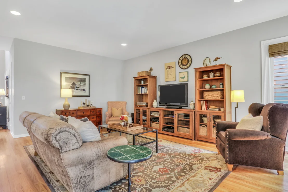 Photo of 983 Mount Vernon Drive