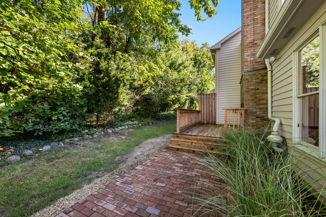Photo of 1119 Dickens Avenue