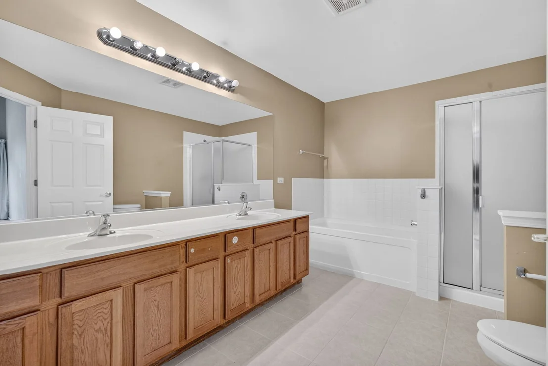 Photo of 10S447 Carrington Circle