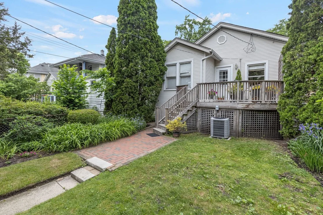 Photo of 1122 Monroe Street