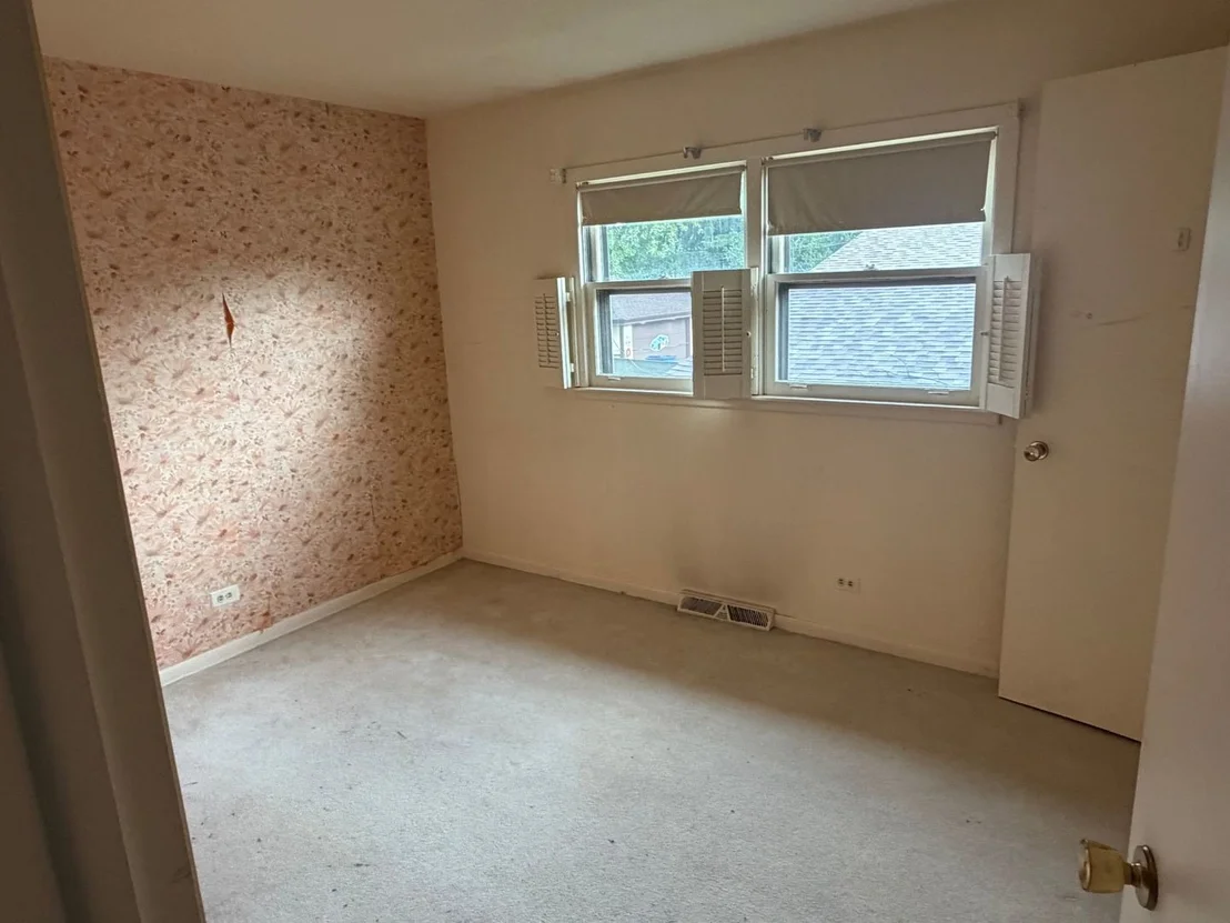 Photo of 15239 Hamlin Avenue