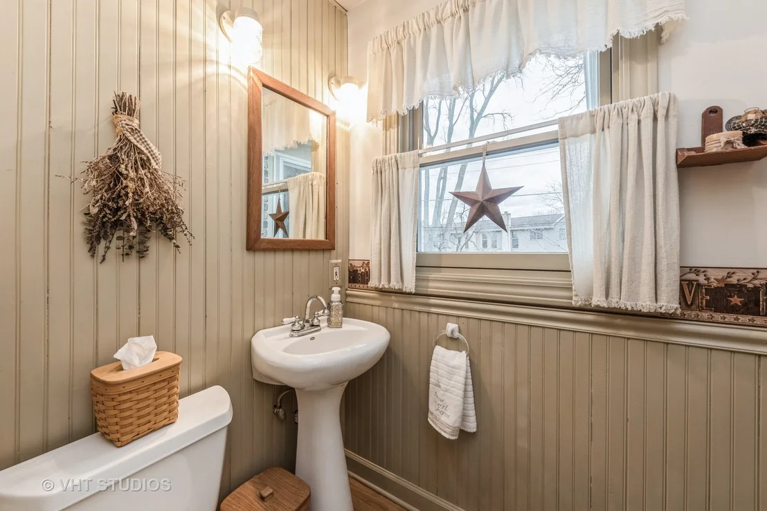 Photo of 627 N Stephen Drive