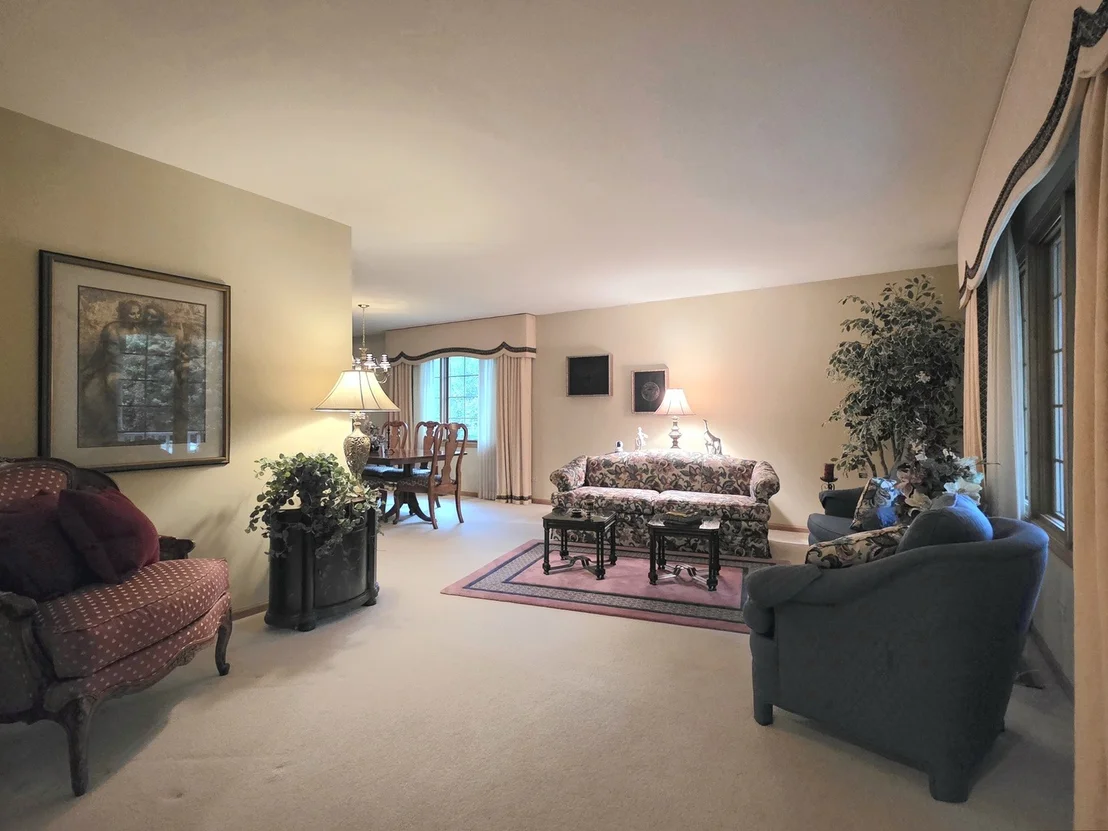 Photo of 601 Lisson
