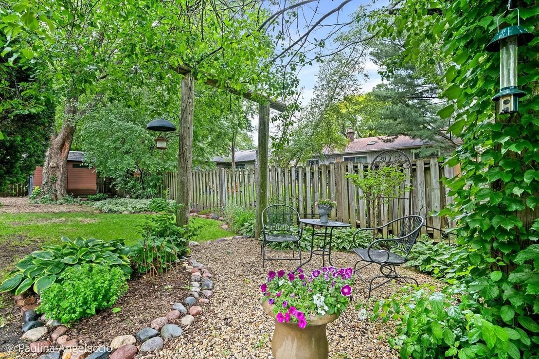 Photo of 1102 N Pepper Tree Drive
