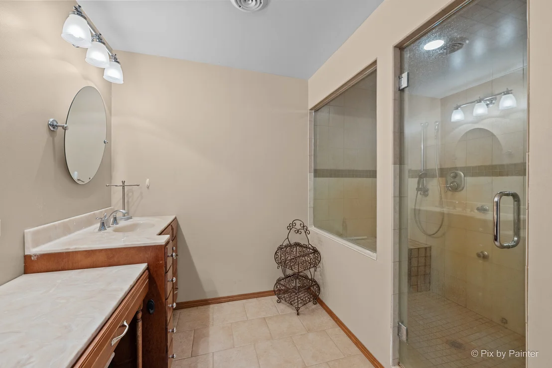 Photo of 1423 N River Road