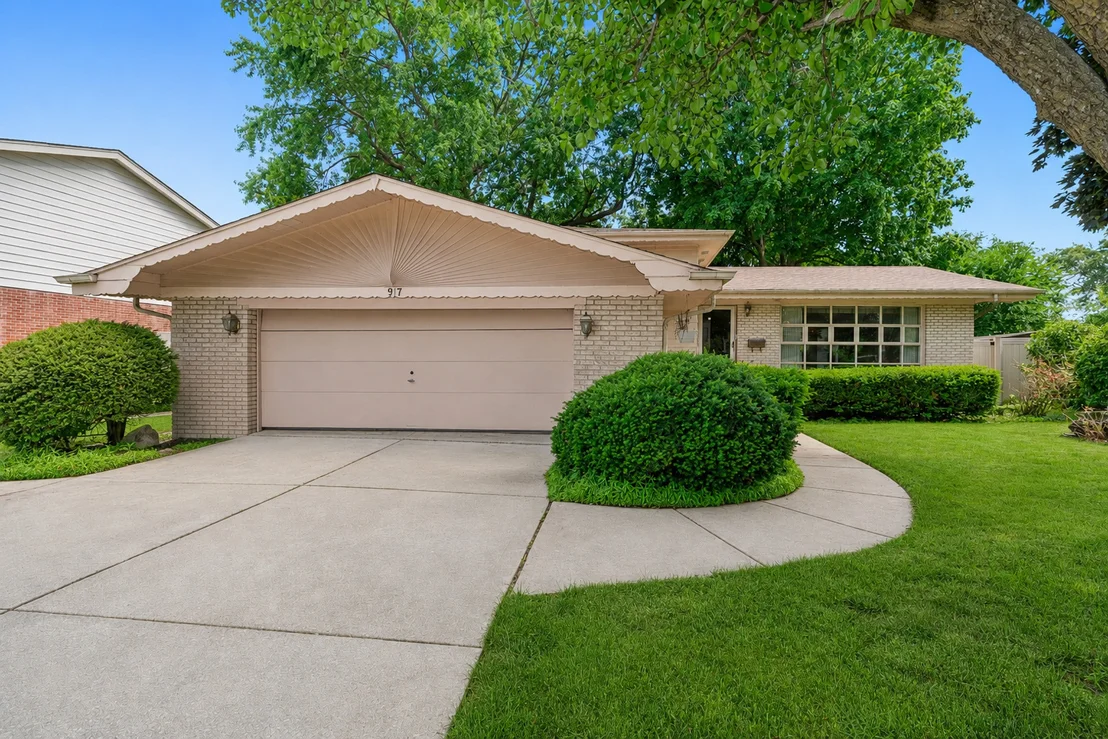 Photo of 917 W Army Trail Boulevard