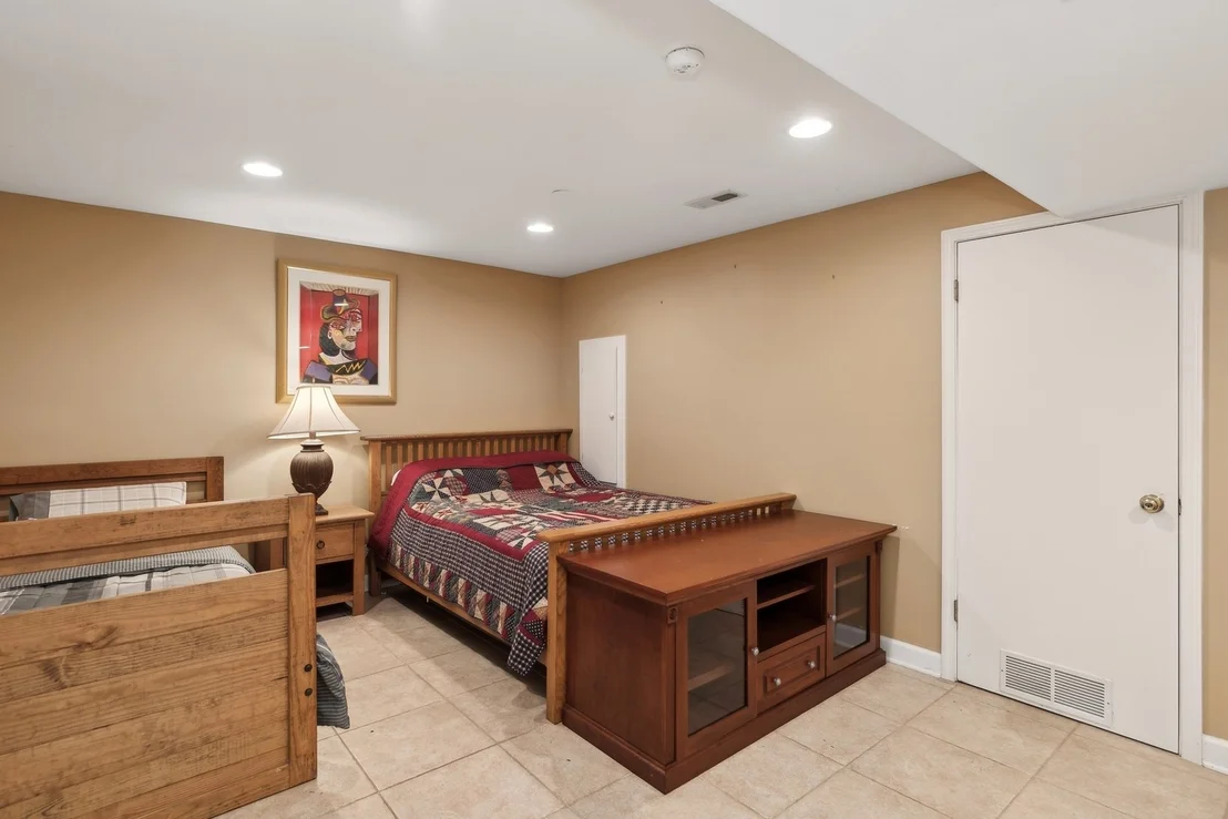 Photo of 38635 N Drexel Boulevard