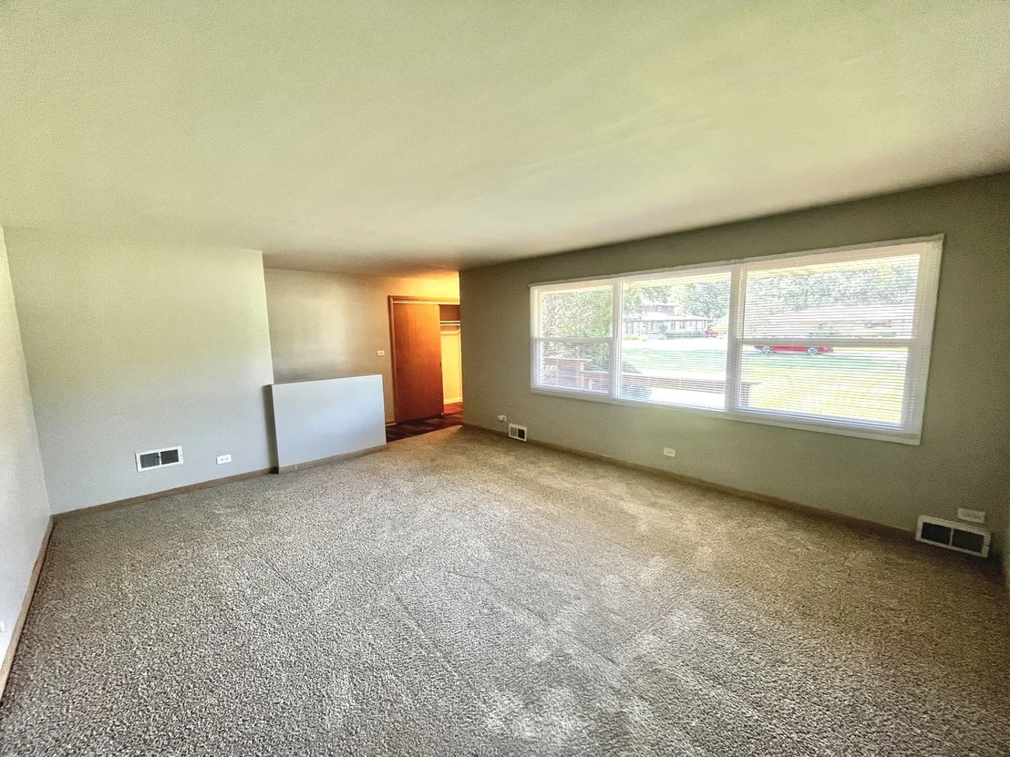 Photo of 2543 Oakwood Drive