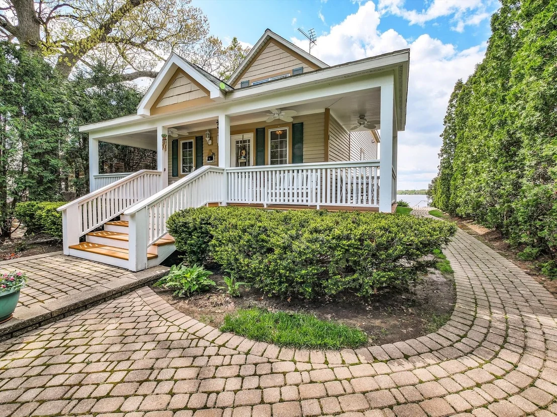 Photo of 140 Eagle Point Road