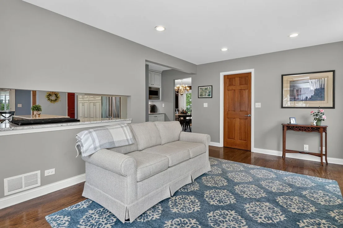 Photo of 0N651 Alta Lane