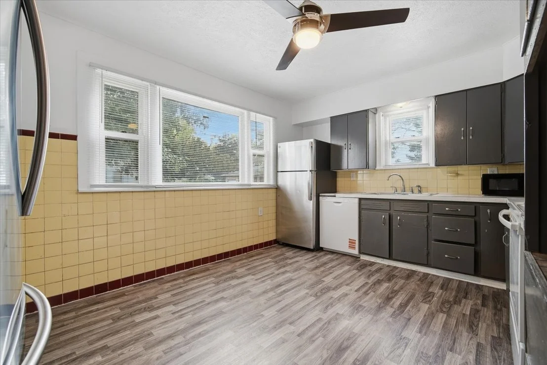 Photo of 1112 West Avenue
